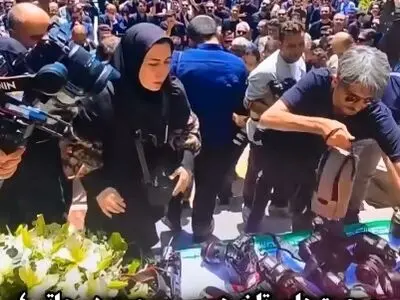 دعای همسر حمیدرضا درجاتی برای اهالی رسانه در مراسم تشییع + فیلم
