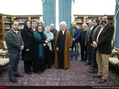 دیدار هنرمندان با آیت الله هاشمی
