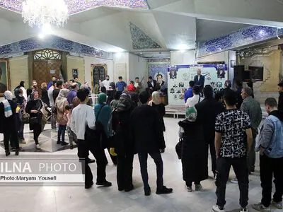 گردشگران نوروزی در مقبرةالشعرا