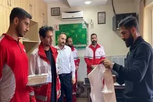 مدافع تراکتور به جمع داوطلبان هلال‌احمر پیوست