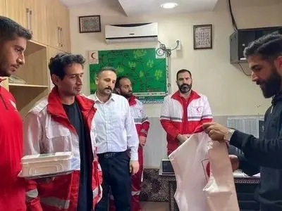 مدافع تراکتور به جمع داوطلبان هلال‌احمر پیوست