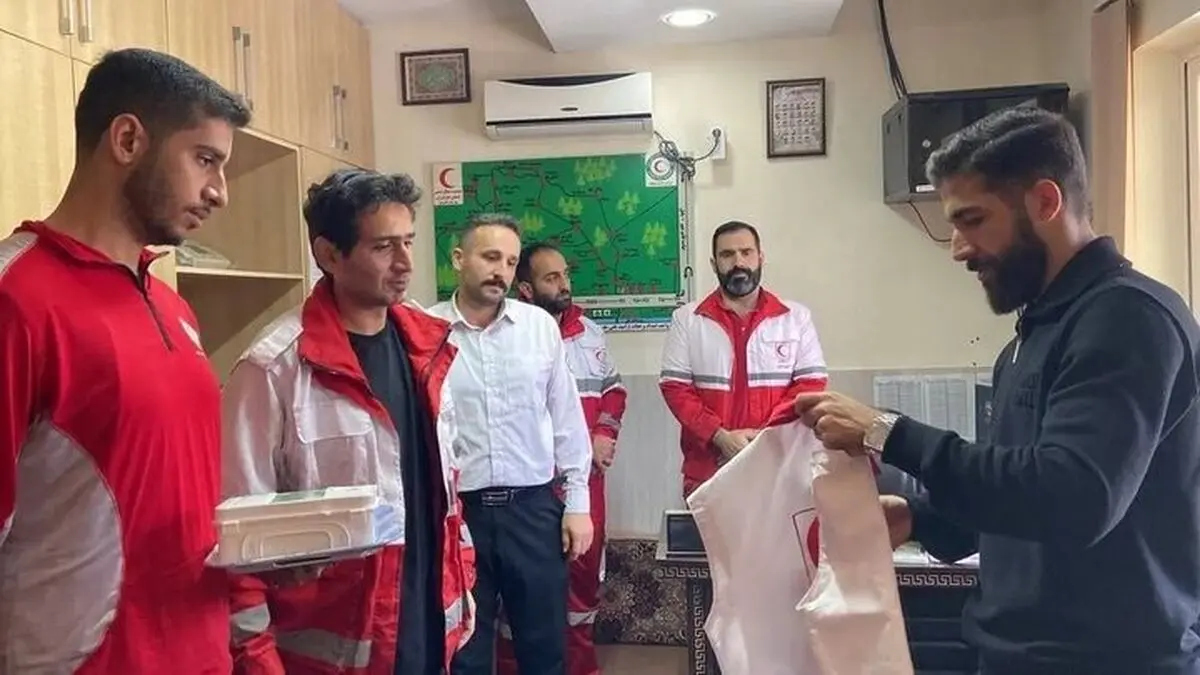 مدافع تراکتور به جمع داوطلبان هلال‌احمر پیوست