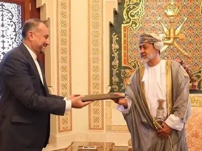 أمیر عبد اللهیان یلتقي سلطان عمان في مسقط