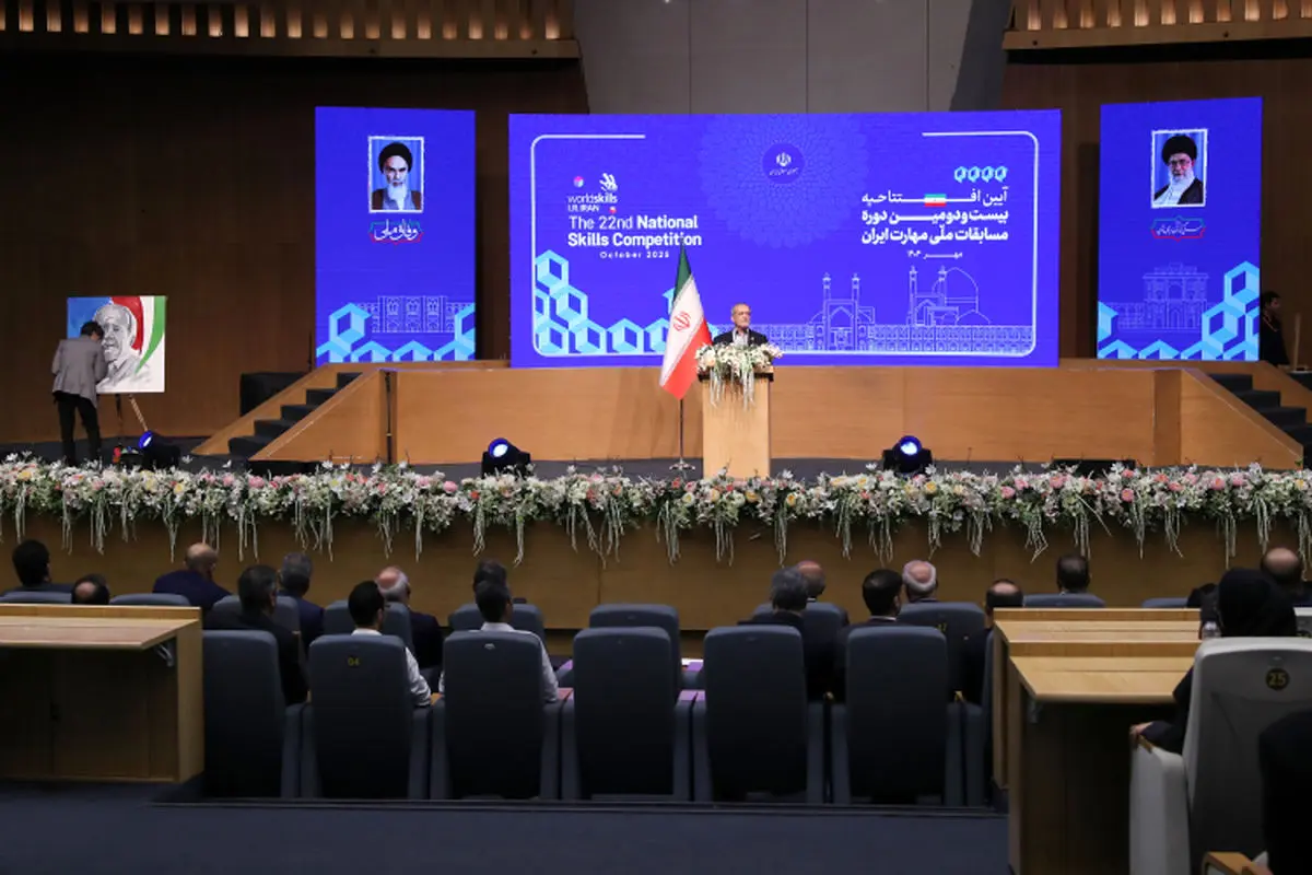 انسان واقعی کسی است که با تمام وجود، دانایی و علمش برای گره‌گشایی از مشکلات تلاش کند