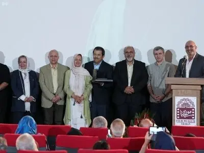 باید بیشتر به سمت حرفه‌ای شدن در سینمای مستند پیش برویم