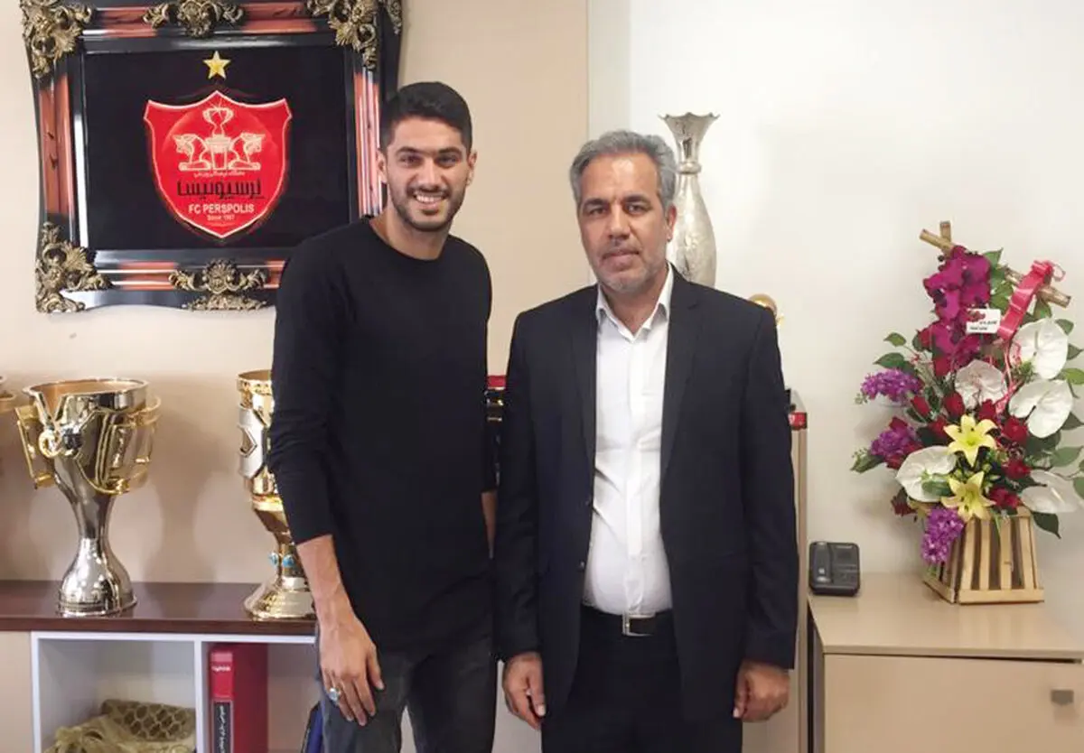 مدافع پرسپولیس دو ساله تمدید کرد