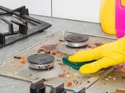 ترفندهایی برای تمیز کردن روغن سوخته از روی اجاق گاز 