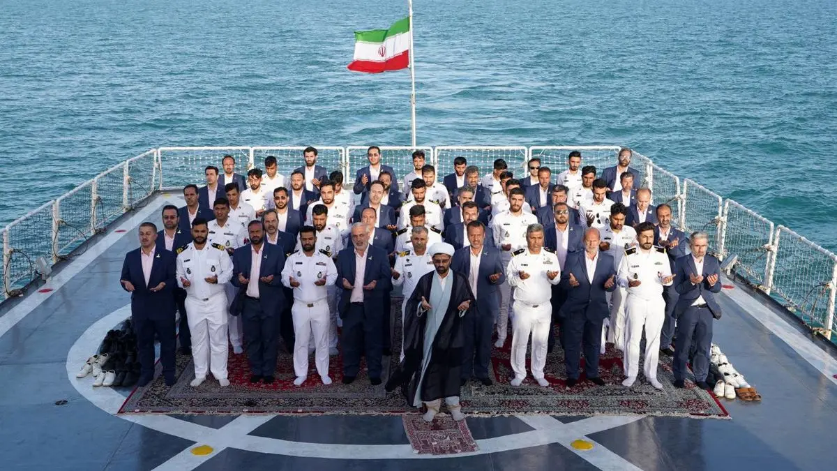 رونمایی از آلبوم «فاتحان دریا» در گرامیداشت شهدای قرآنی ناوشکن دنا 