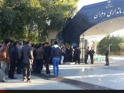 تجمع کارگران سد « میمه » مقابل فرمانداری دهلران