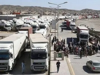 معطلی کامیون‌های حامل برنج پاکستانی در مرز تفتان​/ ضعف زیرساخت در گذرگاه‌های ایران و پاکستان 
