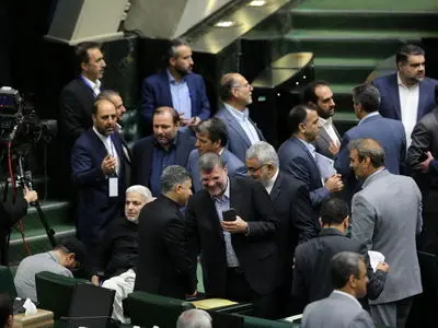 پایان افتتاحیه مجلس دوزادهم/ نمایندگان راهی حرم امام شدند