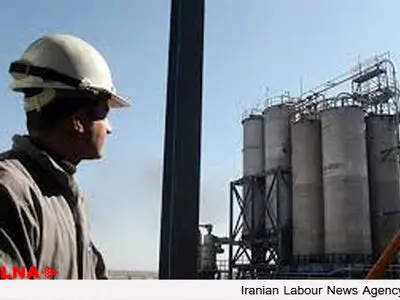 بیش از ۳۰ هزار نفر از کارکنان قراردادی نفت در انتظار تحقق وعده‌ها/اردیبهشت هم نمام شد