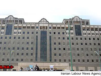 تجمع دانشجویان دانشگاه علوم اقتصادی مقابل مجلس