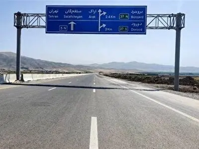 آزادراه‌های خرم‌آباد-بروجرد و خرم‌آباد-پل زال مسدود شدند 