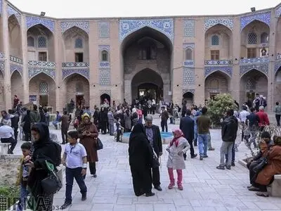 نفوذ آب به‌ کاروانسرای گنجعلی‌خان به‌دلیل فعالیت یک فالوده فروشی! 