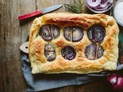 با سیب زمینی، پیاز و تخم مرغ این تارت خوشمزه را درست کنید