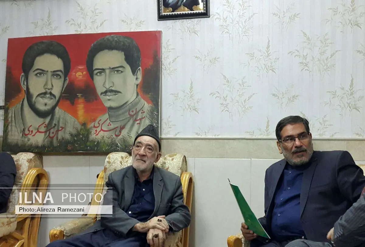 دبیرشورای عالی امنیت ملی به دیدار خانواده شهیدان شکروی و صادقی رفت