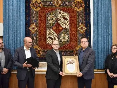 چهار روایت تاریخی قالی‌بافی شیراز در یک قالی ماندگار
