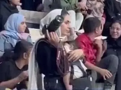 ویدیوی وایرال شده از خبرنگار سیرجانی؛ هم مادری و هم عکاسی