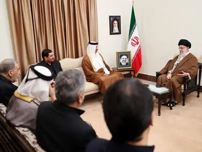 قائد الثورة خلال استقباله أمیر قطر: لا خیار أمام دول المنطقة سوى التآزر والوئام