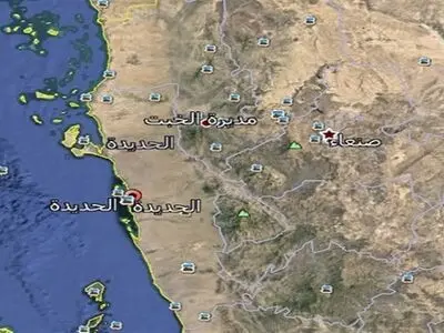 حملات هوایی و دریایی ائتلاف سعودی به «الحدیده»/ ارتش یمن یک ناو امارات را منهدم کرد