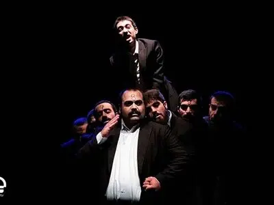 اجرای نمایش «تن‌ها» در تالار سایه تمدید شد