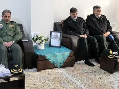 دیدار سردار رادان با خانواده شهدای سانحه هوایی خوانساری  وابراهیم‌زاده