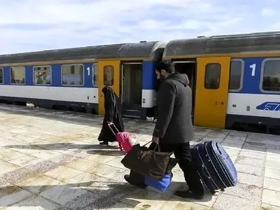 چطور از پیش‌ فروش بلیط قطار جا نمانیم؟