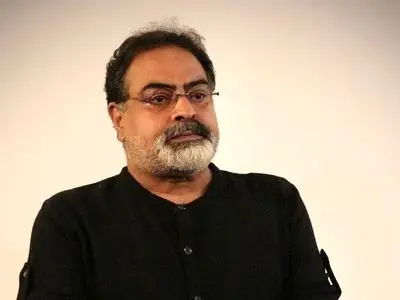 پرداخت‌های شتاب‌زده از حماسه‌های جنگ ماندگار نخواهند بود/ مدیرانی که بیت‌المال را خرج بهای مدیریتشان می‌کنند، وطن‌فروش هستند/ من و لنز دوربین‌ام در مقابل این مردم کم آوردیم