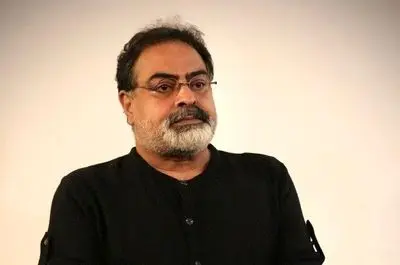 پرداخت‌های شتاب‌زده از حماسه‌های جنگ ماندگار نخواهند بود/ مدیرانی که بیت‌المال را خرج بهای مدیریتشان می‌کنند، وطن‌فروش هستند/ من و لنز دوربین‌ام در مقابل این مردم کم آوردیم