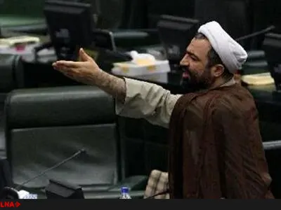 بعضی‌ها باید چک سفید امضا بدهند که نظر هیات رئیسه را بیان می‌کنند