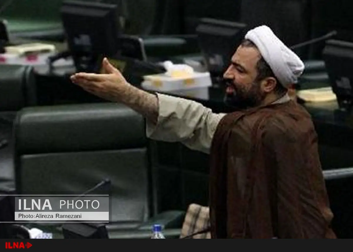 بعضی‌ها باید چک سفید امضا بدهند که نظر هیات رئیسه را بیان می‌کنند