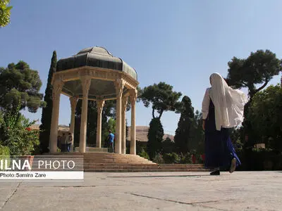 بر سر تربت ما چون گذری همت خواه/ که زیارتگه رندان جهان خواهد بود