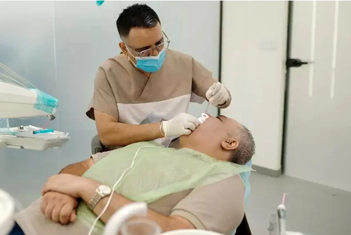 قیمت ایمپلنت کامل فک بالا و پایین چقدر است؟