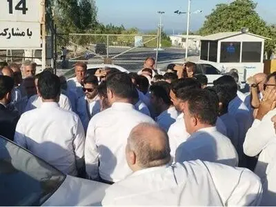 ادامه اعتراضات کارگران پالایشگاه پارس جنوبی / وعده قبول نمی‌کنیم!