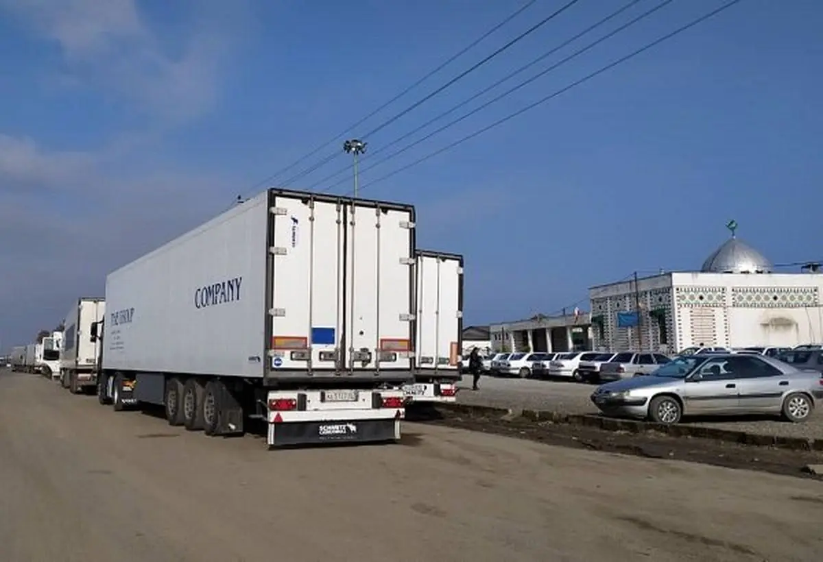 تلاش برای حل مشکل کامیون‌های ترانزیتی معطل شده در مزر آستارا