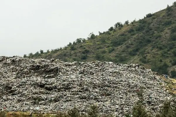 گره پیچیده مکان‌یابی سایت جدید دفن زباله در آمل/ تمایل برخی افراد در سیستم‌های اداری  برای حل نشدن معضل زباله‌ها