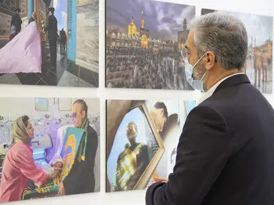 ادای احترام هنرمندان به پرچم متبرک بارگاه امام رضا (ع)
