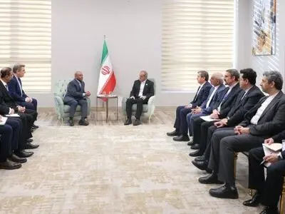 الرئیس بزشکیان یستقبل الامین العام لمجموعة "دی8" فی القاهرة