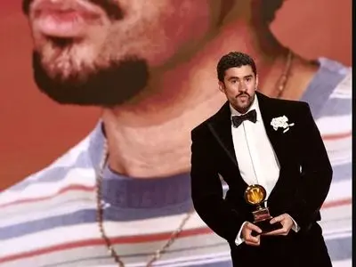 شبِ گرمی‌ها/ معرفی برگزیدگان/ اعتراض هنرمندان به سیاست‌های مهاجرتی آمریکا