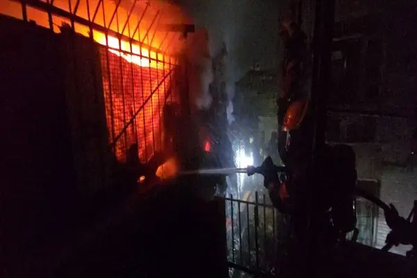 سوختگی ۵ کارگر در آتش سوزی شهرک صنعتی ندوشن یزد