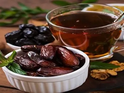 چرا نباید توت و خرما را با چای بخوریم؟