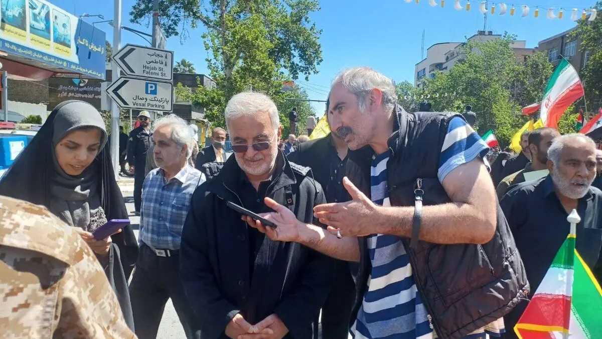 مردم آمده‌اند تا نشان دهند تداوم یک کشور و ملت با گذشت زمان از بین نمی‌رود