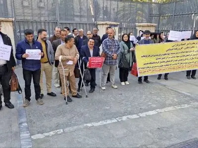 تجمع کارکنان سهام عدالت مقابل وزارت اقتصاد