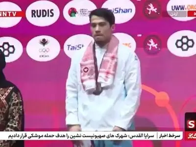 اهدای مدال طلای وزن 72 کیلوگرم به دانیال سهرابی + فیلم