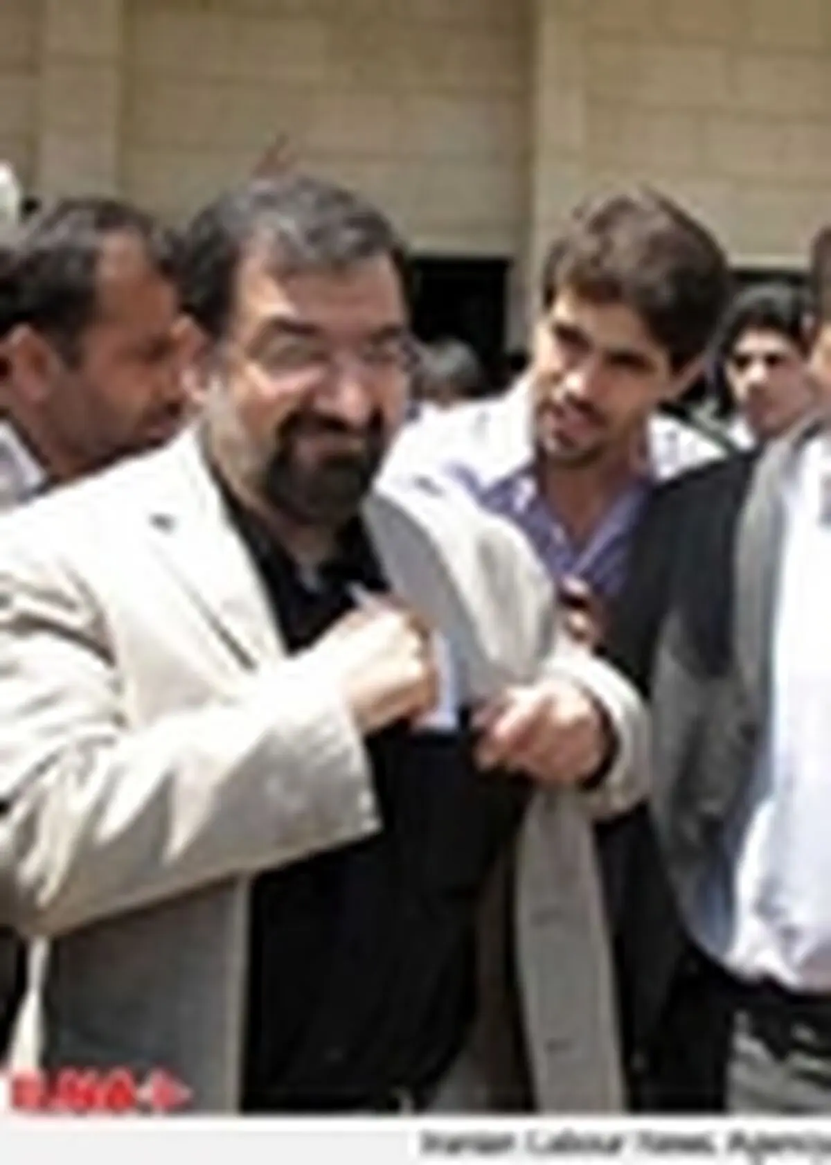 به دولت مشاوره می‌دهم / دشمن بداند قدرت اصلی دست مردم است
