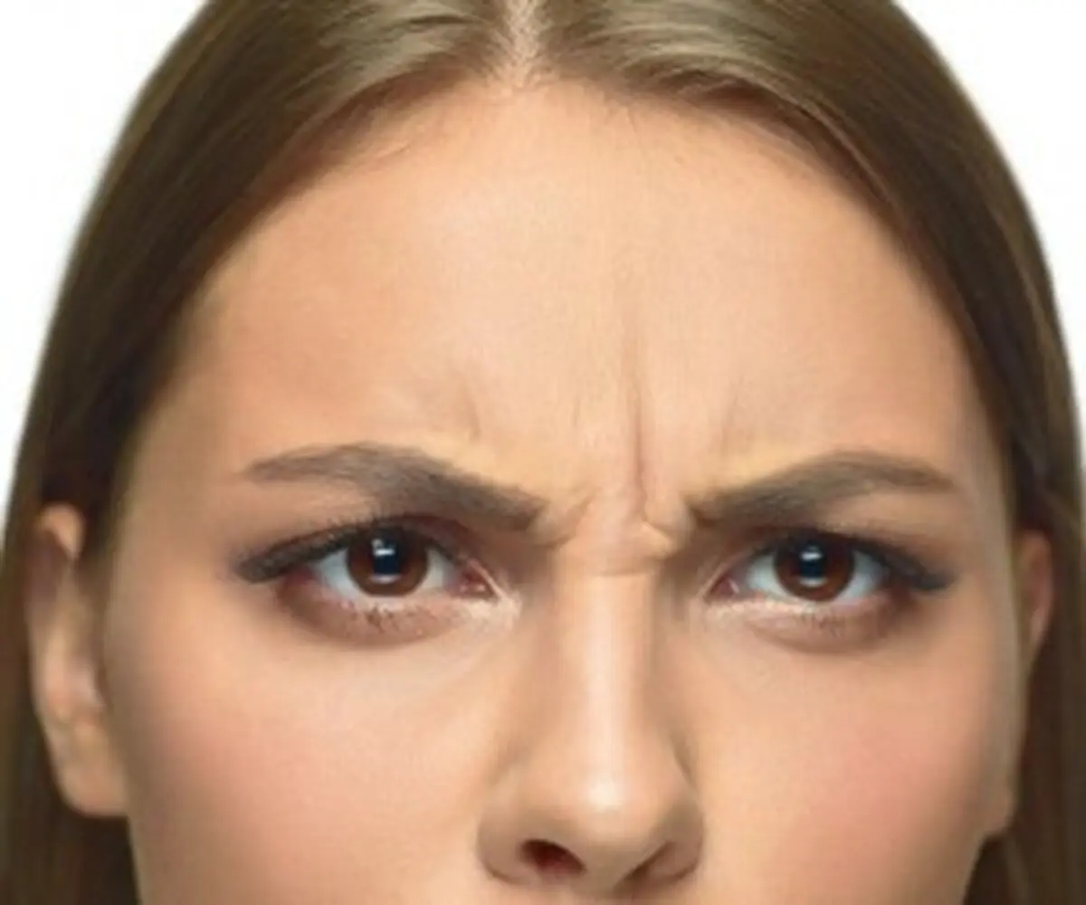 بهترین روش های طبیعی برای رفع خط اخم