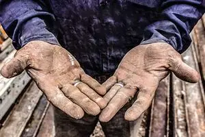 عقب‌ماندگی ۶۸ تا ۸۳ درصدی دستمزد/ «گرانی بنزین» سفره‌های خالی را ذوب می‌کند!