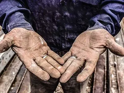 عقب‌ماندگی ۶۸ تا ۸۳ درصدی دستمزد/ «گرانی بنزین» سفره‌های خالی را ذوب می‌کند! 
