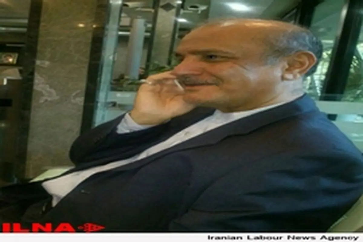 مدیران خسته از قطارپیاده می شوند
